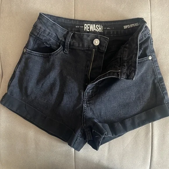 WOMENS - Super high rise mom black shorts - Size 1/25 - Picture 4 of 7